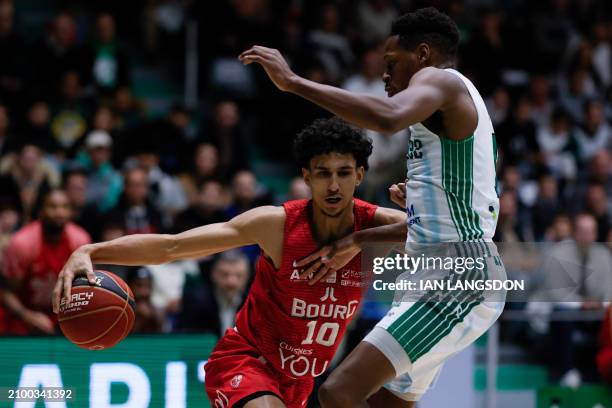 Bourg-en-Bresse's French forward Zaccharie Risacher dribbles the ball past Nanterre's Joel Ayayi during the French Ligue Nationale de Basket Pro A...