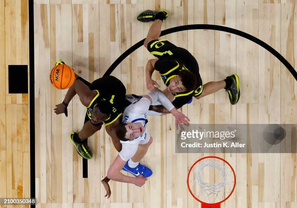 Players from the Oregon Ducks and the Creighton Bluejays look up for a loose ball during the second round of the 2024 NCAA Men's Basketball...