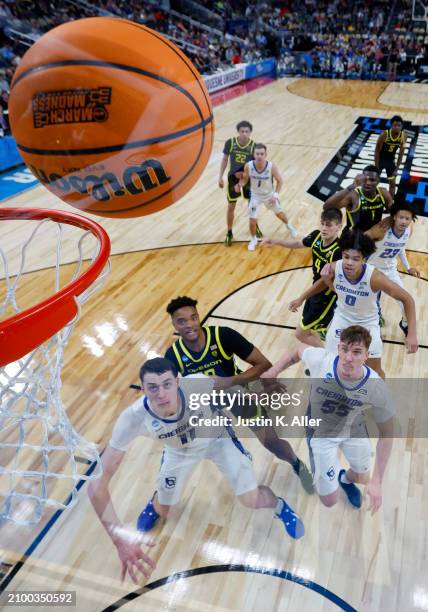 Men Watching Basketball Photos and Premium High Res Pictures - Getty Images