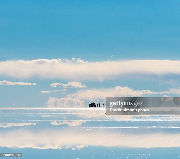 bolivia's salar de uyuni - bruma de calor fotografías e imágenes de stock