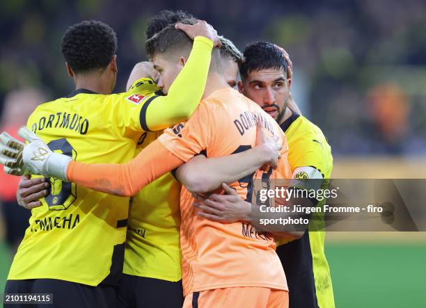Felix Nmecha Alexander Meyer and Emre CAN of BVB celebrates after the Bundesliga match between Borussia Dortmund and Eintracht Frankfurt at Signal...