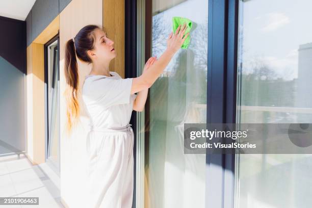 woman cleaning balcony in modern apartment - dirty catch phrase - fotografias e filmes do acervo