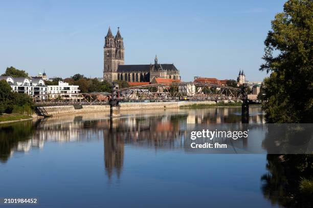 magdeburg cathedral with historic lift bridge at elbe river (saxony-anhalt/ germany) - magdeburg stock pictures, royalty-free photos & images