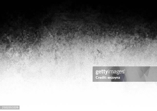 gepunktetes schwarzes grunge-halbton-punkt-verlaufsmuster - graphischer druck stock-grafiken, -clipart, -cartoons und -symbole