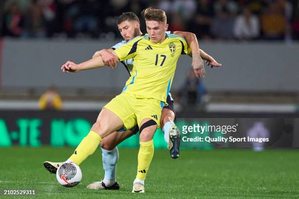 Ruben Dias of Portugal competes for the ball with Viktor Gyokeres of Sweden during the international friendly match between Portugal and Sweden at...