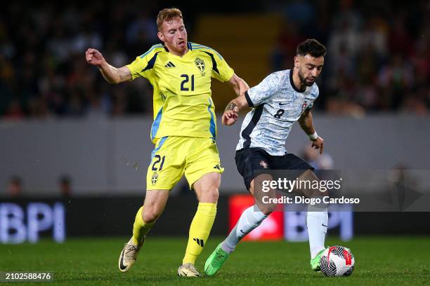 Bruno Fernandes of Portugal and Dejan Kulusevski of Sweden battle for the ball during the international friendly match between Portugal and Sweden on...