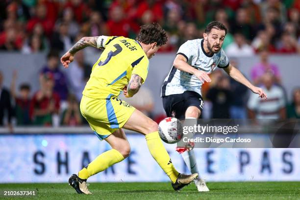 Bernardo Silva of Portugal and Victor Lindelof of Sweden battle for the ball during the international friendly match between Portugal and Sweden on...