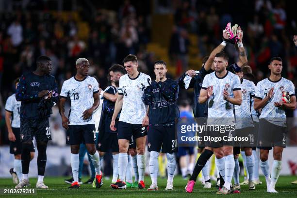Portugal Players acknowledge their supporters after the international friendly match between Portugal and Sweden on March 21, 2024 in Guimaraes,...