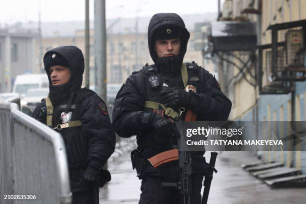 Russian Cop 41,383 Russian Police Stock Photos, High-Res Pictures, and Images ...