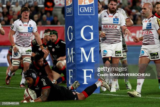Toulouse's New Zealander centre Pita Jordan Akhi scores a try during the French TOP 14 rugby union match between Bordeaux Begles and Stade Toulousain...