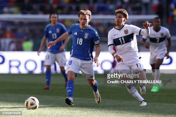 Italy's midfielder Nicolo Barella fights for the ball with Ecuador's forward Jeremy Sarmiento during the friendly football match between Italy and...