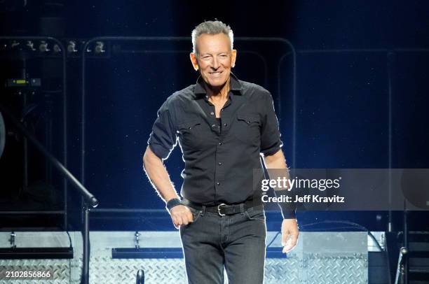 Iconic Springsteen Images 39,023 Bruce Springsteen Images Stock Photos, High-Res Pictures, and ...