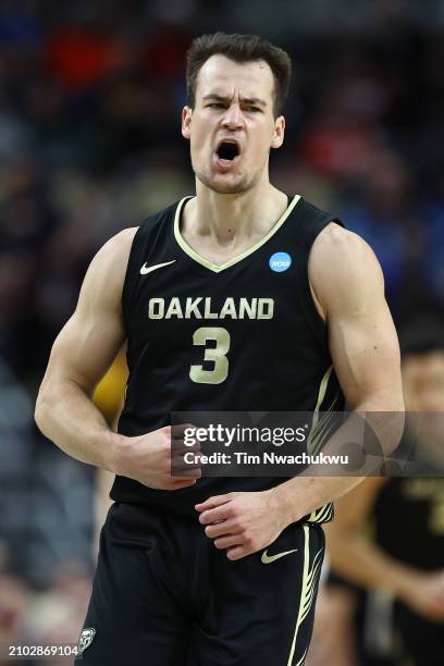 Jack Gohlke of the Oakland Golden Grizzlies reacts after scoring a three pointer against the Kentucky Wildcats during the first half in the first...