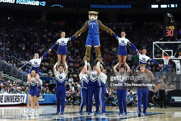 The Kentucky Wildcats cheerleaders perform during the second half of a game between the Kentucky Wildcats and the Oakland Golden Grizzlies in the...