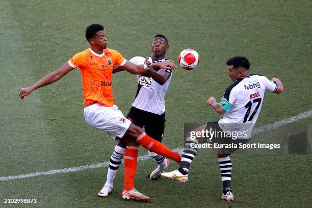 Carlinhos de Lima of Nova Iguaçu battles for the ball with Léo Pelé and Gary Medel of Vasco da Gama during Campeonato Carioca match between Nova...