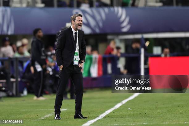 Head coach Thomas Christiansen of Panama gestures during the Concacaf Nations League Semifinal match between Panama and Mexico at AT&T Stadium on...