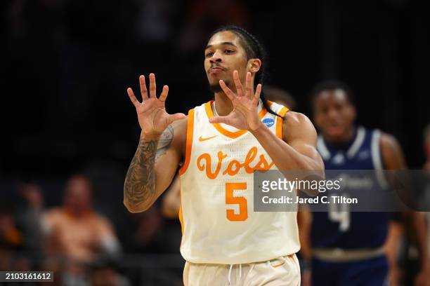 Zakai Zeigler of the Tennessee Volunteers reacts during the second half against the Saint Peter's Peacocks in the first round of the NCAA Men's...