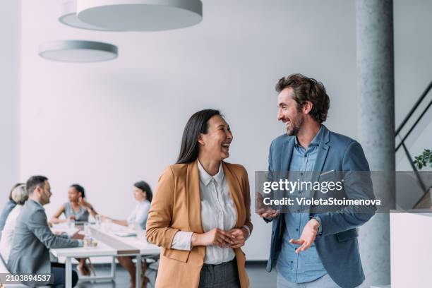 business people in the office. - arbeitskollege stock-fotos und bilder