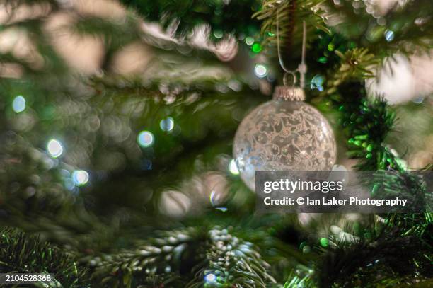 littlebourne, kent, england, uk. 29 december 2022. bauble on christmas tree - wire balls stock pictures, royalty-free photos & images