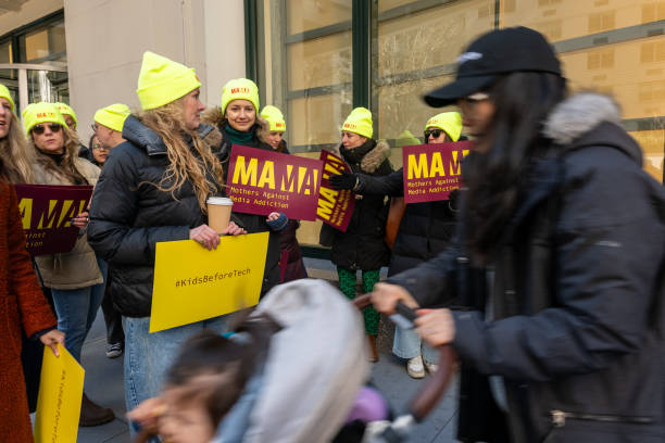 NY: Mothers Against Media Addiction Group Demonstrates Outside Facebook's Parent Company Meta's New York Office