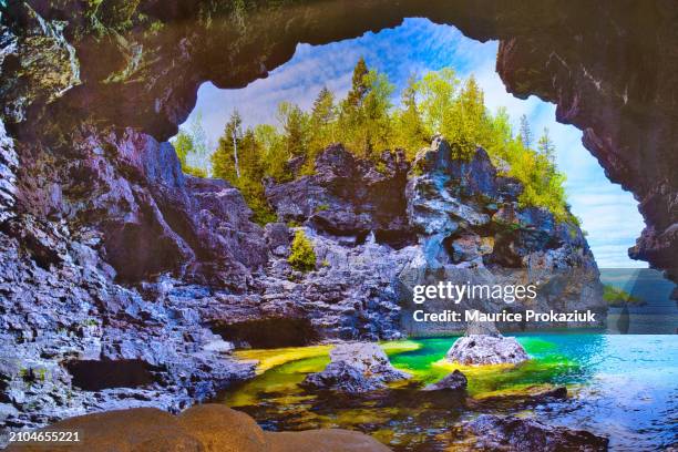 little dunks bay hidden gems - grotte stock-fotos und bilder