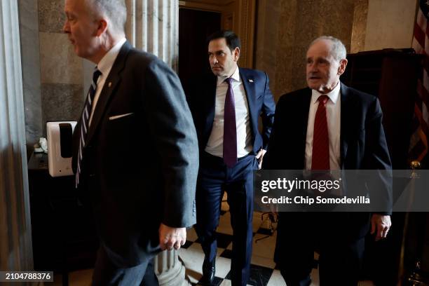 Sen. Jim Riche 617 photos et images haute résolution de James Risch - Getty Images