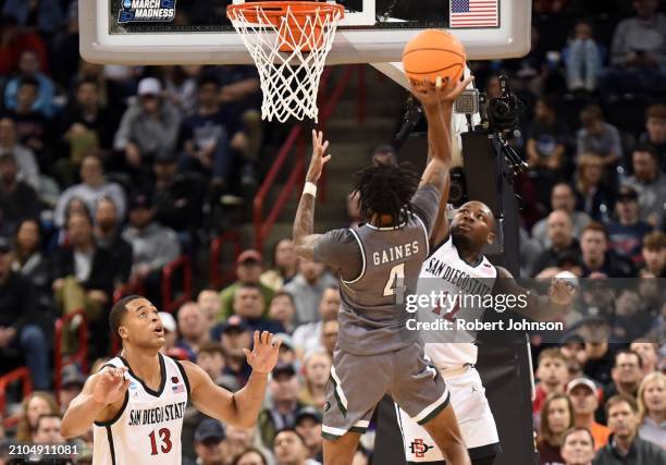 Eric Gaines of the UAB Blazers drives to the basket against Darrion Trammell of the San Diego State Aztecs during the second half in the first round...