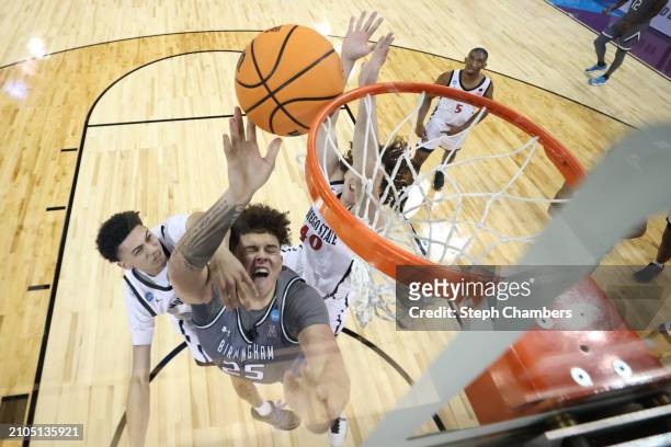 Will Shaver of the UAB Blazers drives to the basket against Miles Heide and Miles Byrd of the San Diego State Aztecs during the second half in the...