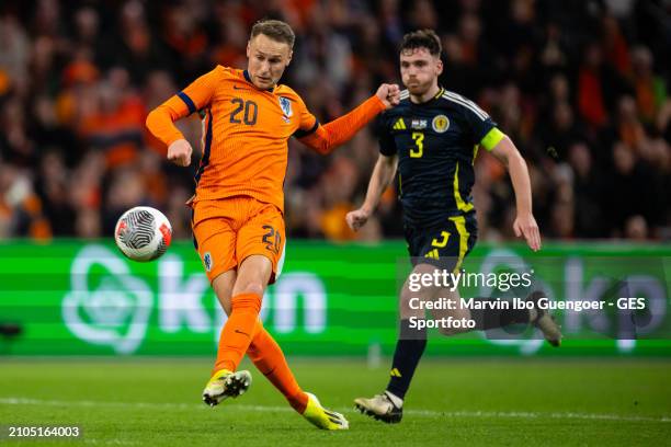 Andrew Robertson of Scotland confronts Teun Koopmeiners of the Netherlands during the friendly match between Netherlands and Scotland at Johan Cruyff...