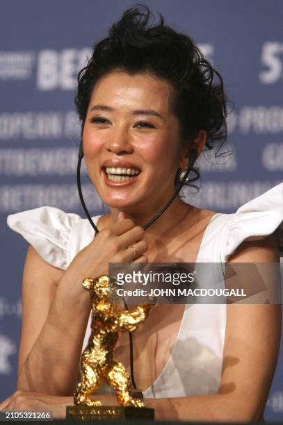 Chinese actress Nan Yu, lead actress in "Tuya's Mariage - Tu ya de hun shi" by Chinese director Wang Quan'an) addresses the closing press conference...