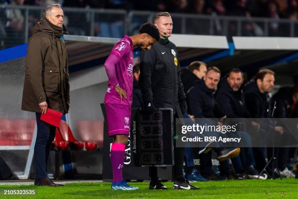 Fourth official Martijn Vos during the Dutch Keuken Kampioen Divisie match between Willem II and VVV-Venlo at Koning Willem II Stadion on March 23,...