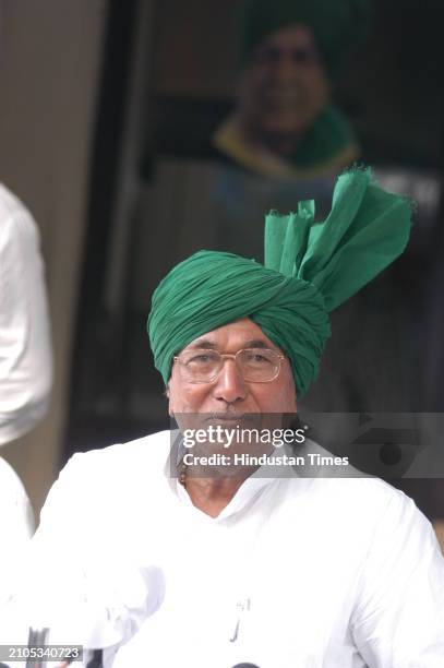 Haryana Chief Minister Om Prakash Chautala addresses a press conference on April 7, 2004 in New Delhi, India.