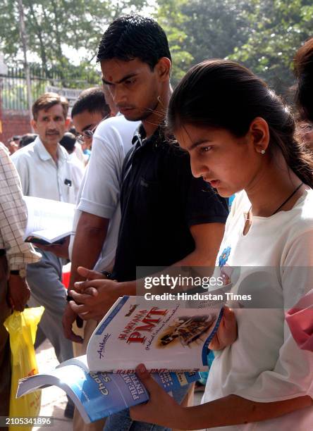 Students and their parents in sad mood after CBSE'S PMT at Examination center at Modern School on April 11, 2004 in New Delhi, India.