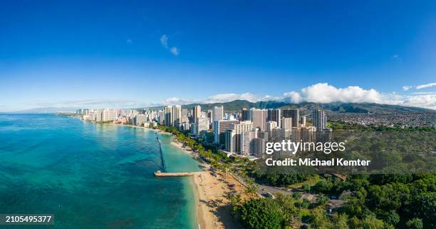 vista aérea del horizonte de honolulu - islas-de-hawái fotografías e imágenes de stock