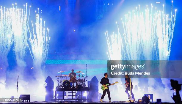 Travis Barker, Mark Hoppus and Tom DeLonge of Blink-182 perform live on stage during day one of Lollapalooza Brazil at Autodromo de Interlagos on...