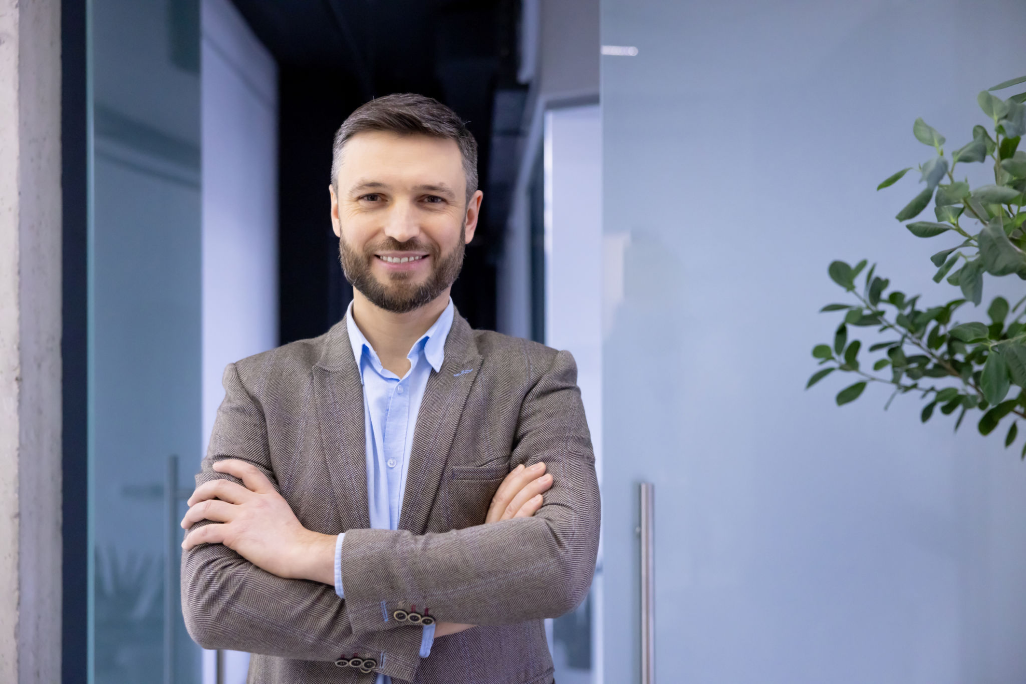 Portrait of mature successful businessman in business suit inside office, experienced satisfied man looking at camera with crossed arms, senior financier accountant Portrait of mature successful businessman in business suit inside office, experienced satisfied man looking at camera with crossed arms, senior financier accountant