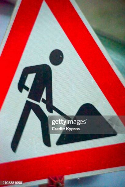man at work sign - men at work sign stock pictures, royalty-free photos & images
