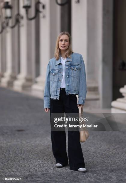 Marlies Pia Pfeifhofer seen wearing gold necklace and earrings, The Frankie Shop white cotton basic t-shirt, Agolde light blue denim short jeans...