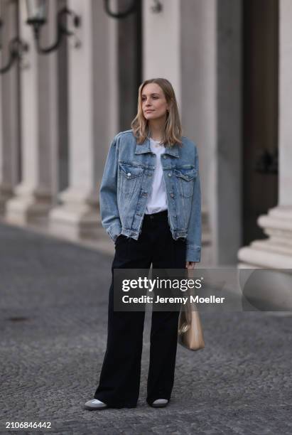 Marlies Pia Pfeifhofer seen wearing gold necklace and earrings, The Frankie Shop white cotton basic t-shirt, Agolde light blue denim short jeans...