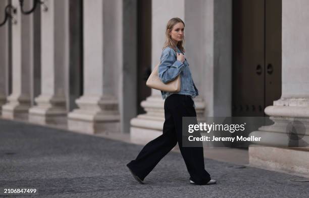 Marlies Pia Pfeifhofer seen wearing gold necklace and earrings, Agolde light blue denim short jeans jacket, Agolde black denim wide leg jeans pants,...