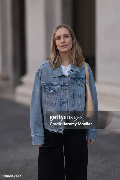 Marlies Pia Pfeifhofer seen wearing gold necklace and earrings, The Frankie Shop white cotton basic t-shirt, Agolde light blue denim short jeans...