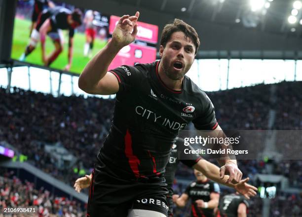 Sean Maitland of Saracens celebrates scoring his team's fourth try during the Gallagher Premiership Rugby match between Saracens and Harlequins at...