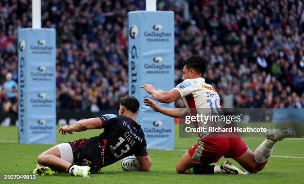 Lucio Cinti of Saracens scores his team's sixth try during the Gallagher Premiership Rugby match between Saracens and Harlequins at Tottenham Hotspur...