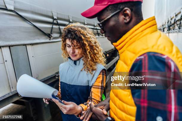truck driver and his supervisor - convoy stock pictures, royalty-free photos & images