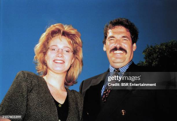 Dutch presenter Helga van Leur, Dutch presenter Peter Timofeeff, on the set of HIER AARDE