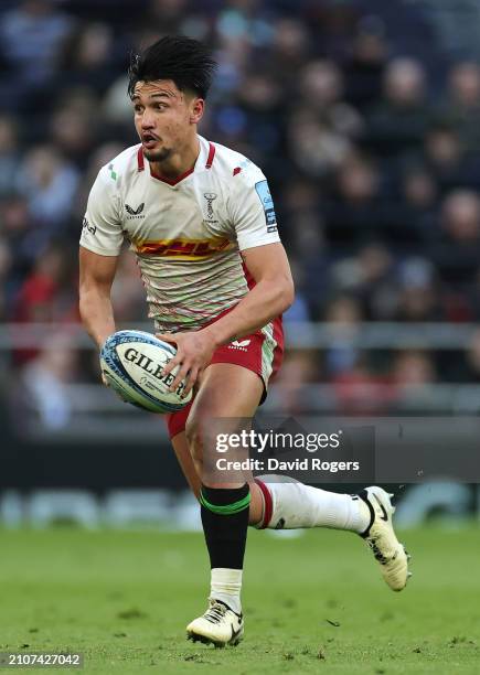 Marcus Smith of Harlequins runs with the ball during the Gallagher Premiership Rugby match between Saracens and Harlequins at Tottenham Hotspur...