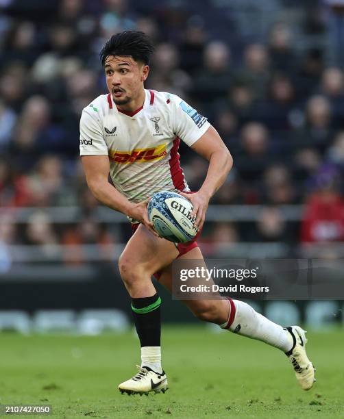 Marcus Smith of Harlequins runs with the ball during the Gallagher Premiership Rugby match between Saracens and Harlequins at Tottenham Hotspur...