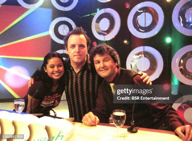 Dutch presenter and singer Bob Fosko is the teamcaptain at Dutch TV show TOPPOP YEAH, guests: Dutch singer Albert West, Dutch singer Linda Wagenmakers