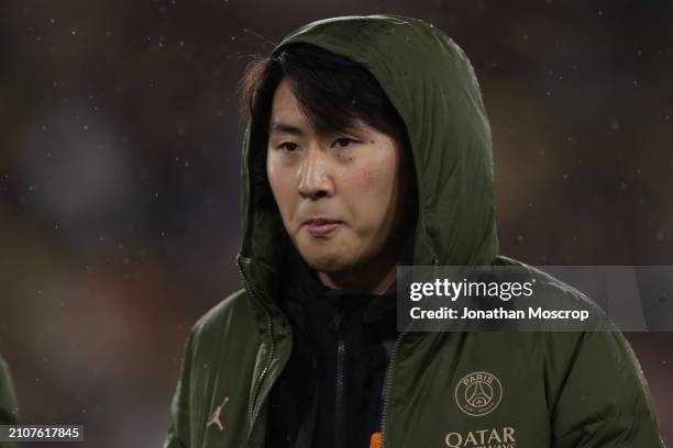 Kang-In Lee of PSG makes his way to the bench prior to kick off in the Ligue 1 Uber Eats match between AS Monaco and Paris Saint-Germain at Stade...