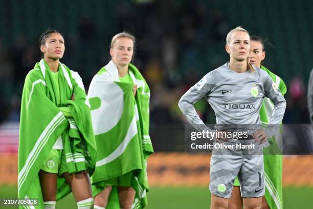 Merle Frohms of VfL Wolfsburg looks dejected after the Google Pixel Women's Bundesliga match between VfL Wolfsburg and FC Bayern München at...